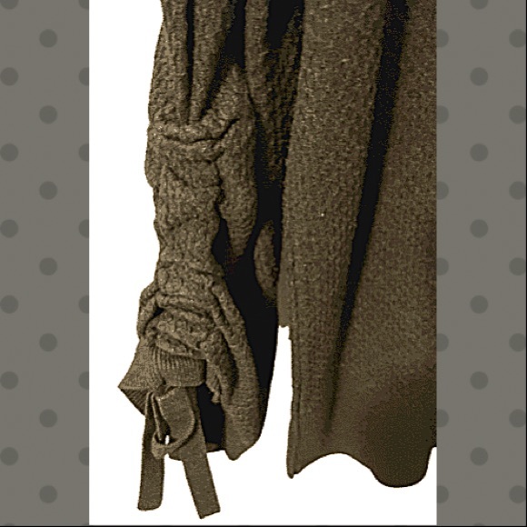 Olive Vera Wang adjustable sleeve sweater - Picture 4 of 4